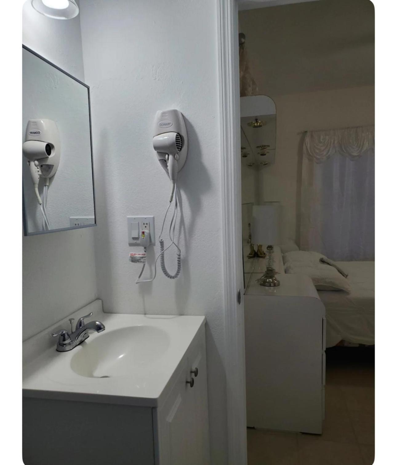 B1 Best Value On Private Bedroom With Private Bathroom In Little Havana, Miami Bagian luar foto