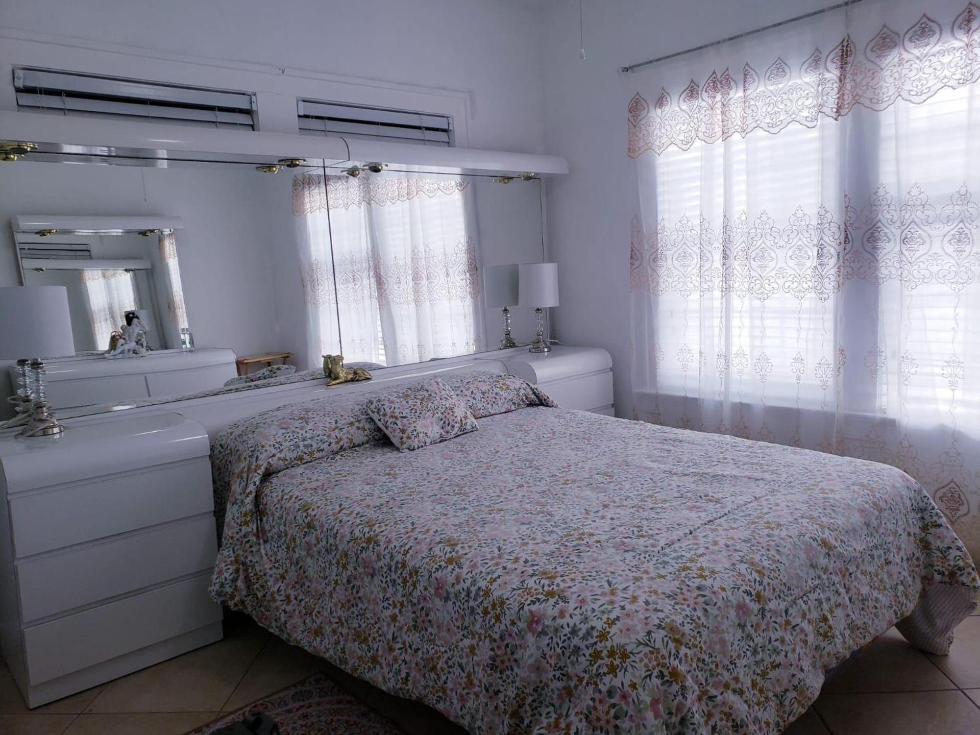 B1 Best Value On Private Bedroom With Private Bathroom In Little Havana, Miami Bagian luar foto