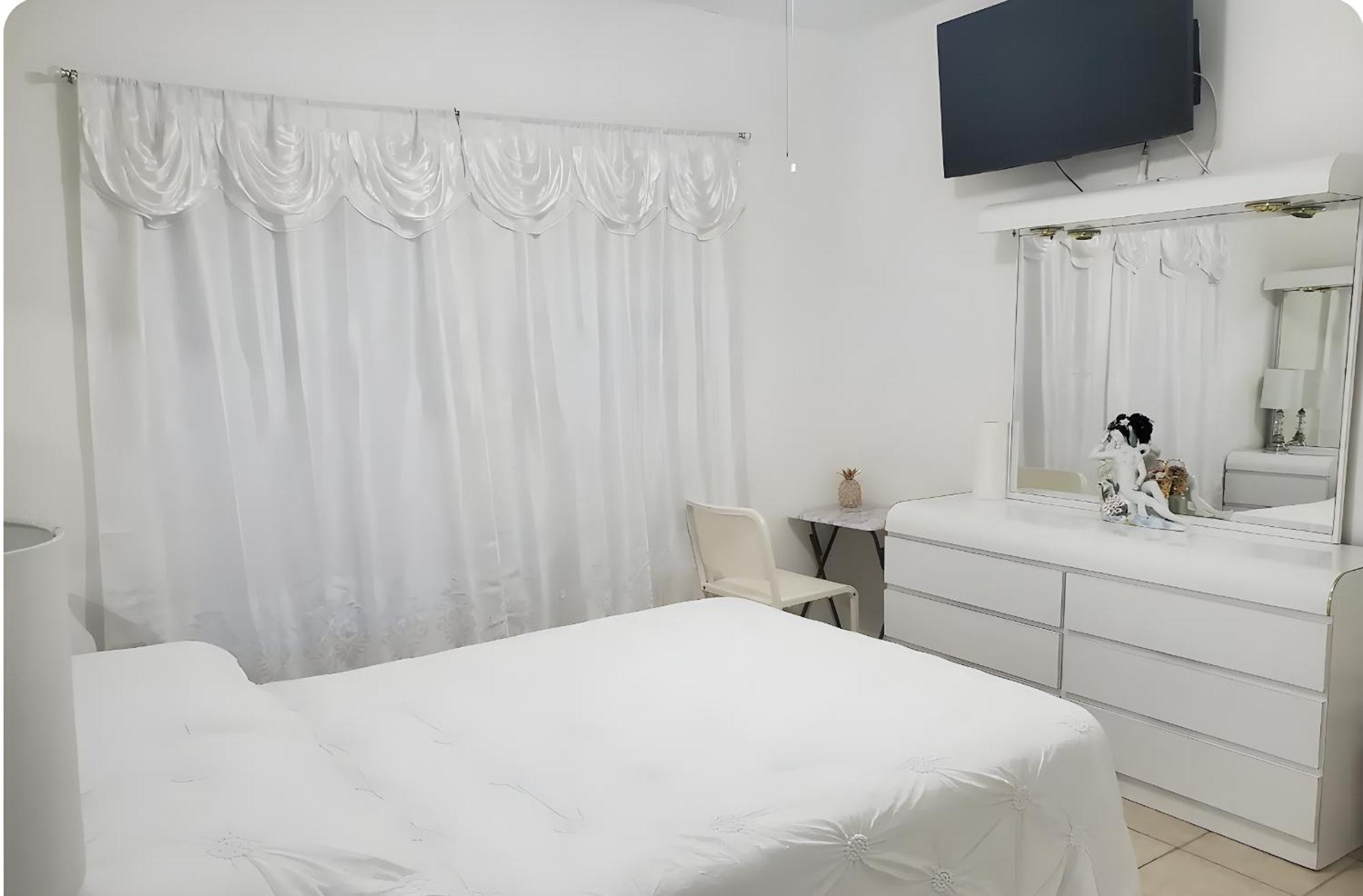 B1 Best Value On Private Bedroom With Private Bathroom In Little Havana, Miami Bagian luar foto